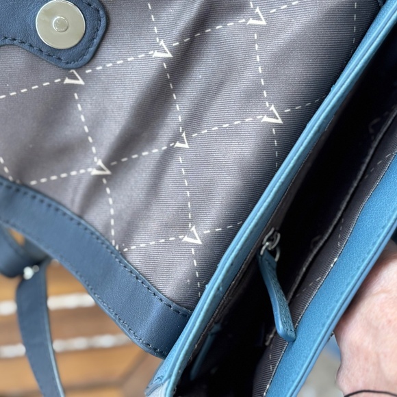 Vince Camuto leather crossbody - Picture 8 of 11